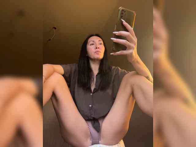 Karolina_Milf webcam
