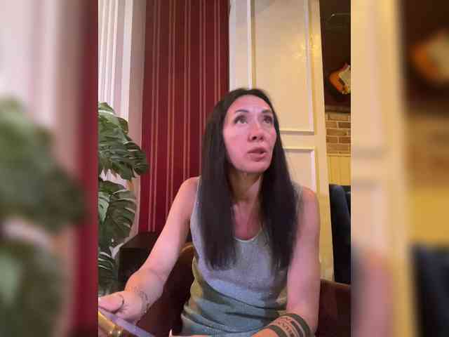 Karolina_Milf webcam