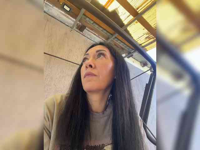 Karolina_Milf webcam