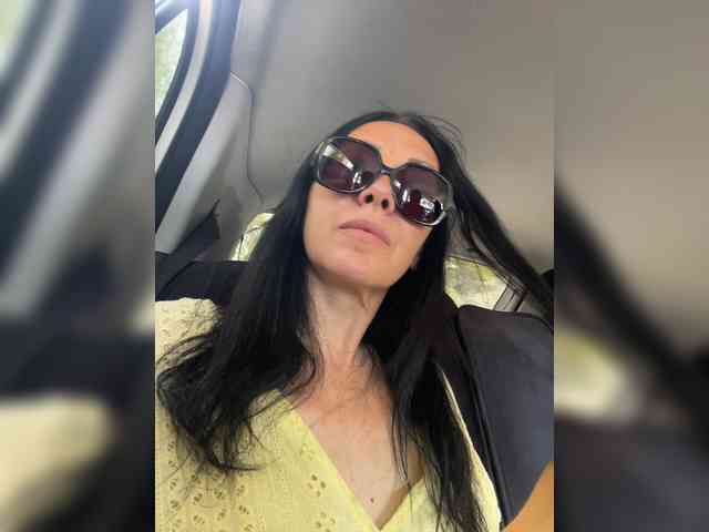 Karolina_Milf webcam