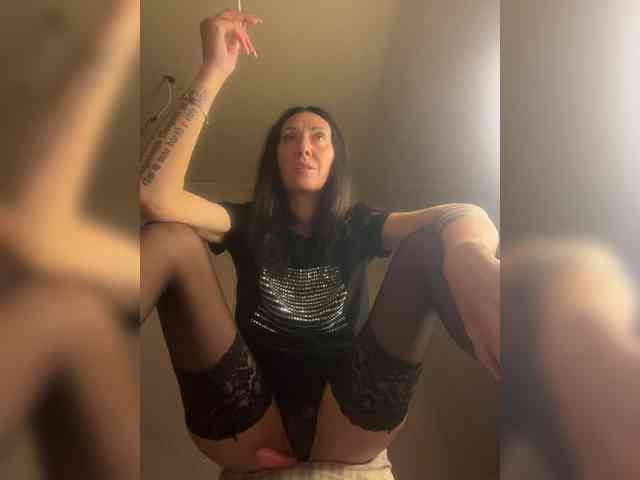 Karolina_Milf webcam