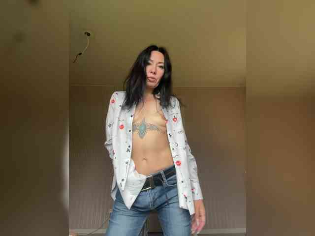 Karolina_Milf webcam