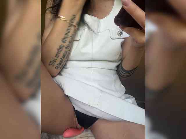 Karolina_Milf webcam