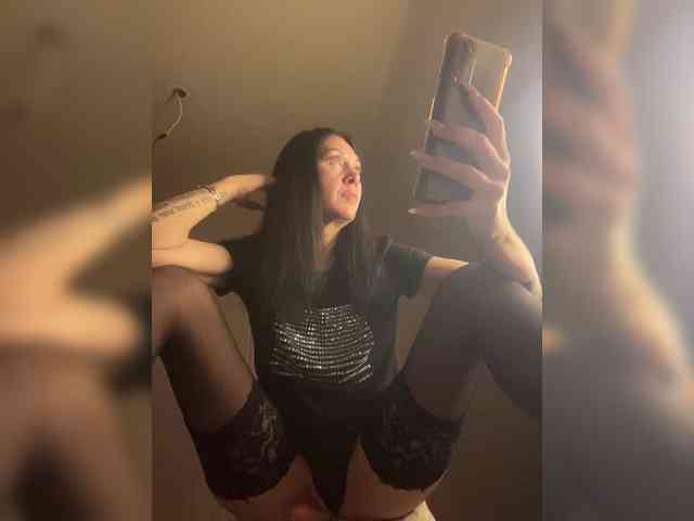 Karolina_Milf webcam