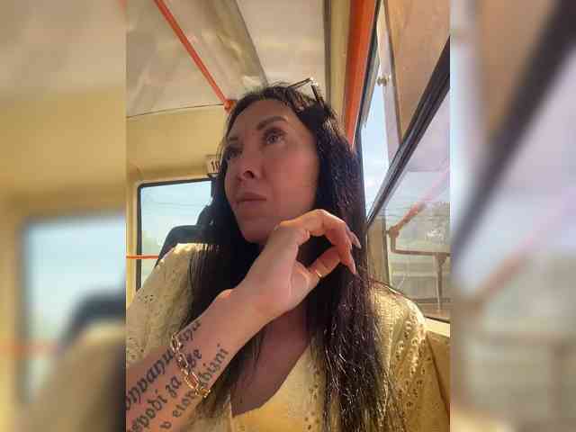 Karolina_Milf webcam
