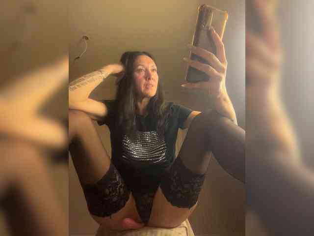 Karolina_Milf webcam