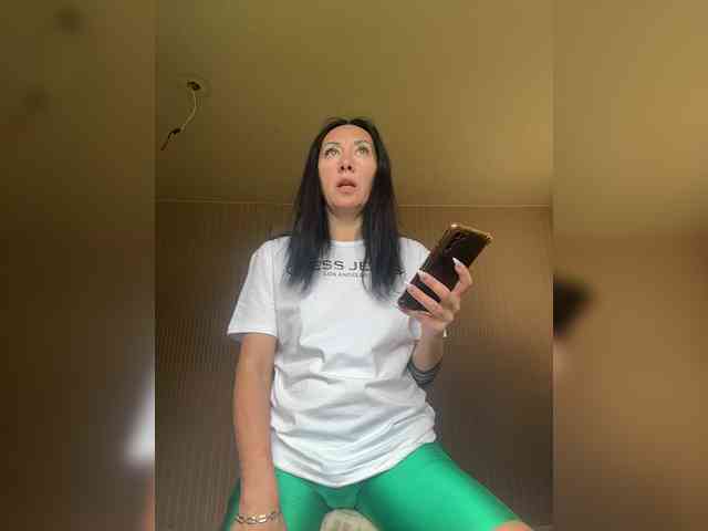 Karolina_Milf webcam