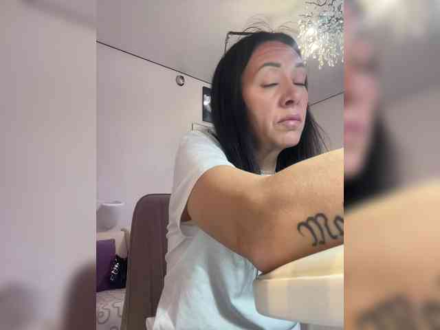 Karolina_Milf webcam