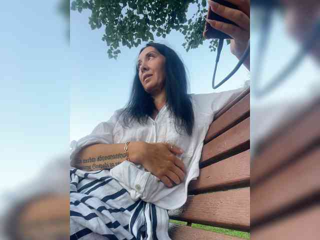 Karolina_Milf webcam