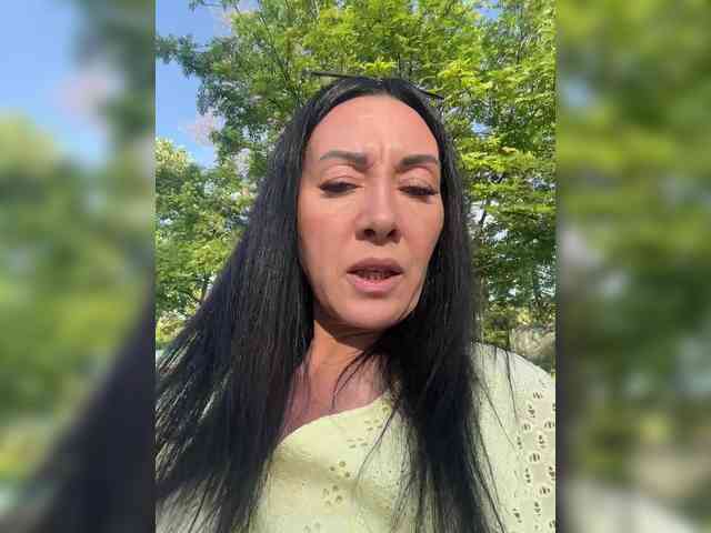 Karolina_Milf webcam