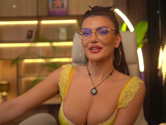 OnlyNicolle live cam on BongaCams