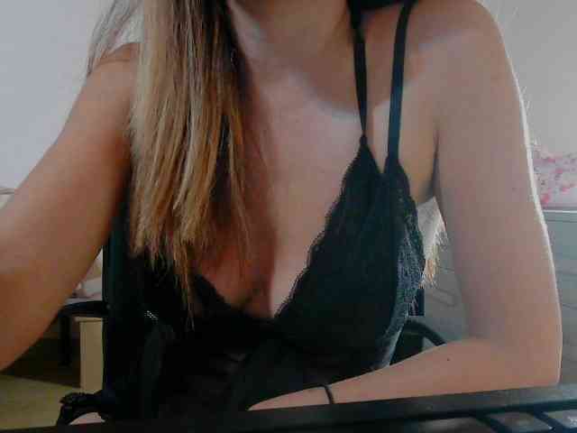 itspeachglow webcam