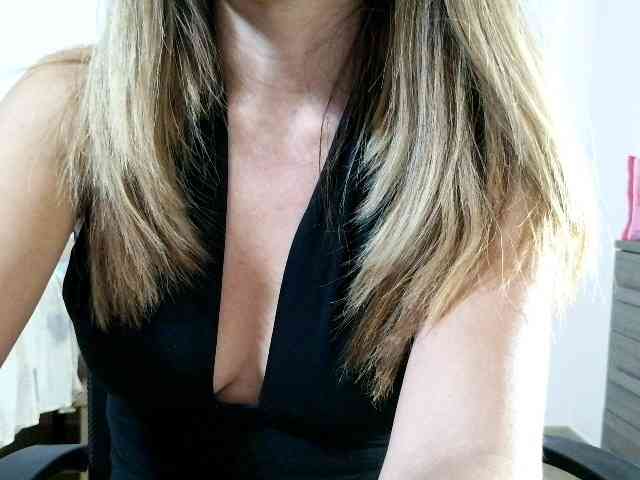 Modella: itspeachglow