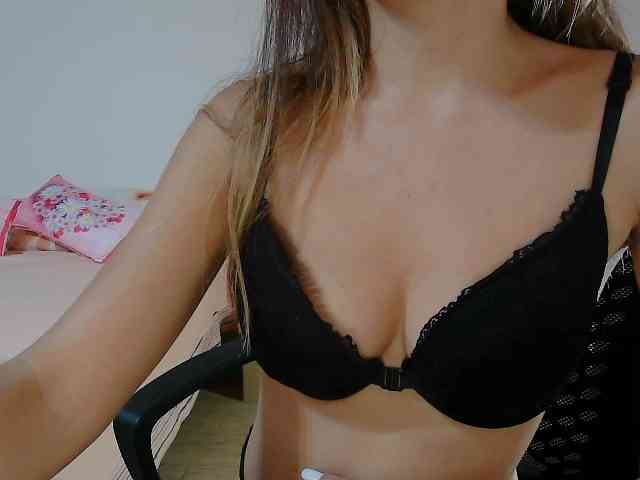 slady-pretty Live Webcam on BongaCams