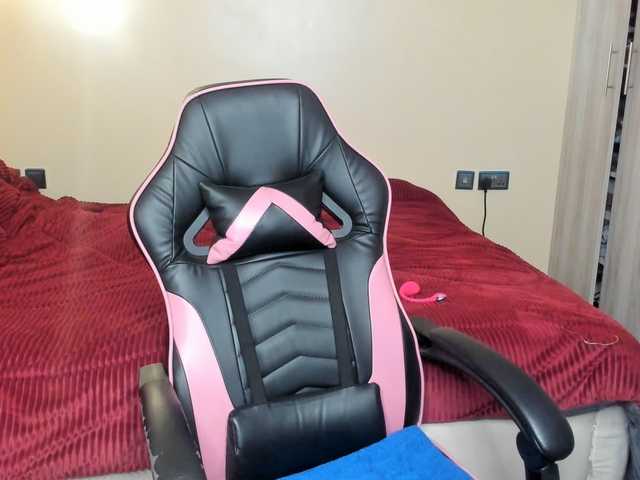 Trizzytariaa live cam on BongaCams