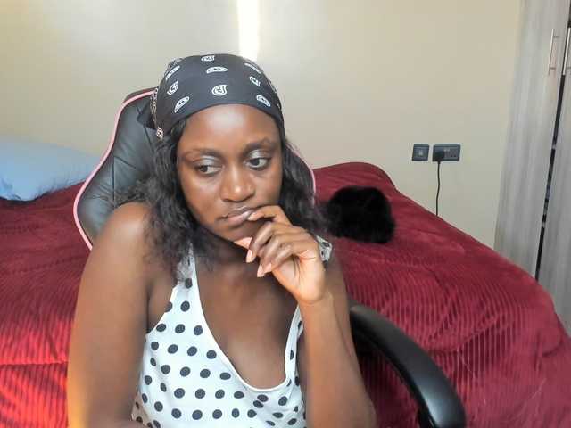 Trizzytariaa live cam on BongaCams