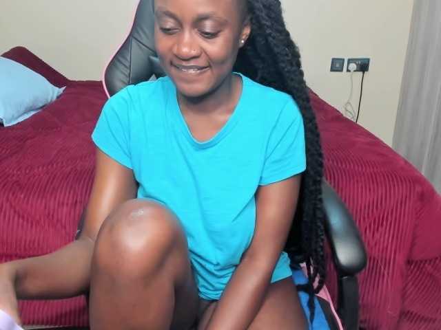 Trizzytariaa live cam on BongaCams