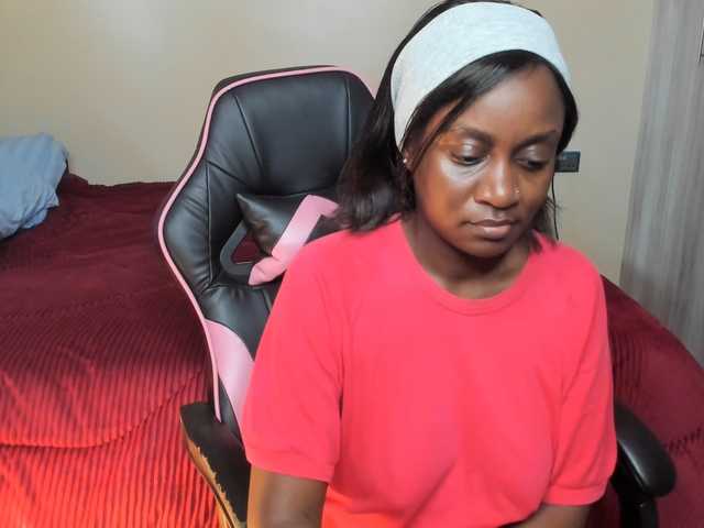 Trizzytariaa live webcam show