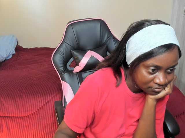 Trizzytariaa live cam on BongaCams