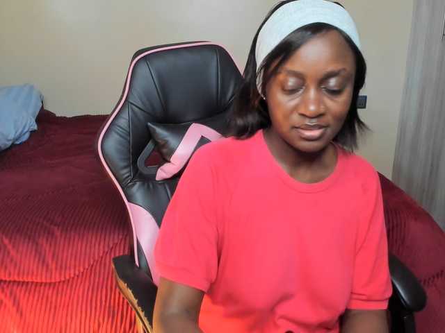 Trizzytariaa live webcam show