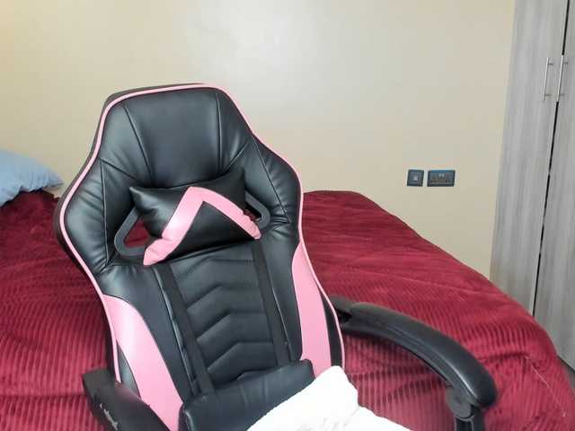 Trizzytariaa live cam on BongaCams
