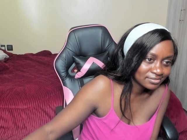 Trizzytariaa live cam on BongaCams