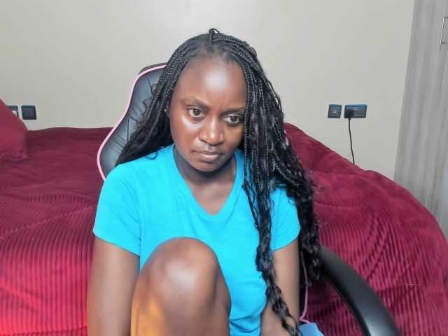 Trizzytariaa live cam on BongaCams
