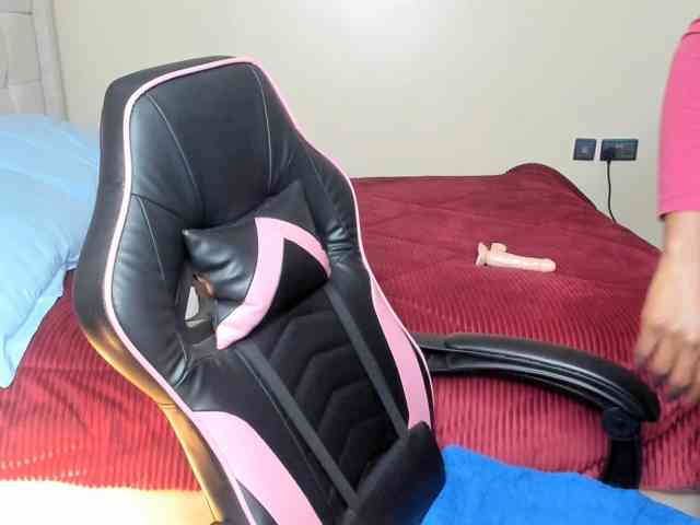 Trizzytariaa webcam