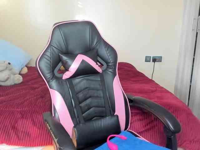 Trizzytariaa webcam