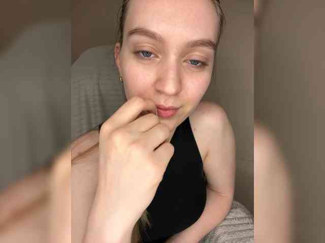 CyrilaPuff webcam