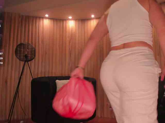 SophieBarnett webcam