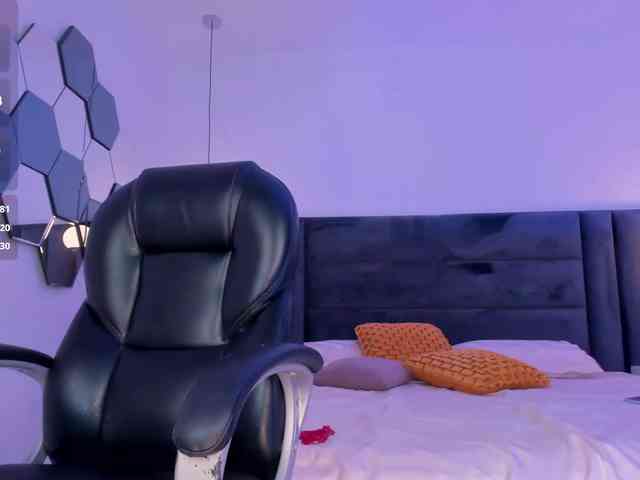 SophieBarnett webcam