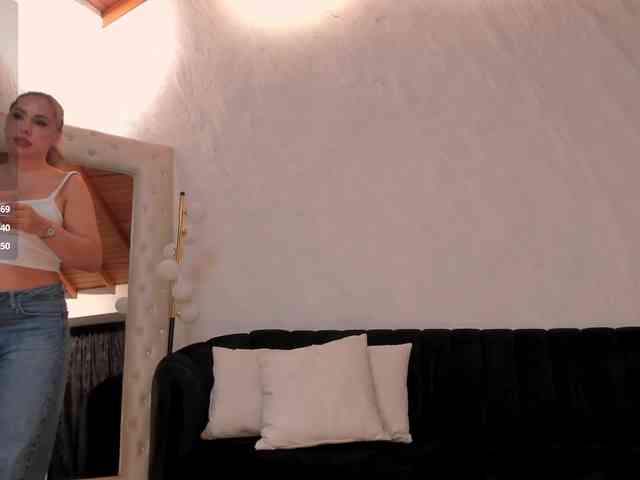 SophieBarnett webcam