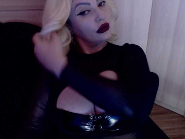 Mistress-Marilyn live webcam show