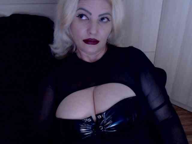 Mistress-Demi webcam