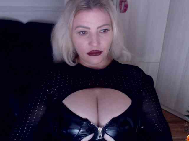 Mistress-Demi webcam
