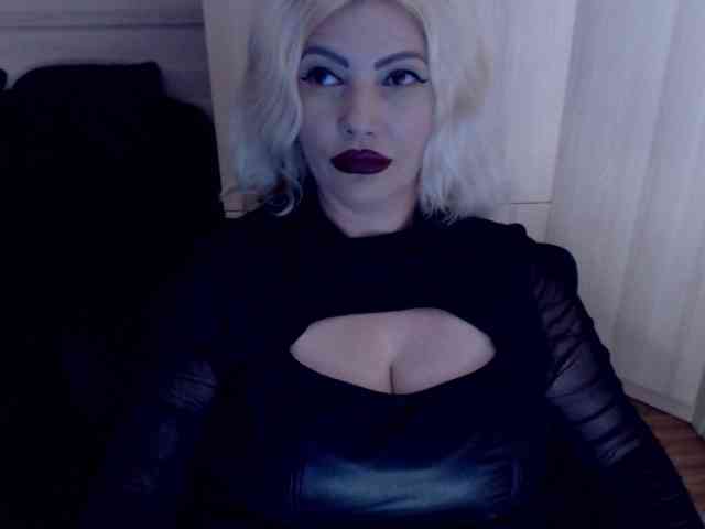 Mistress-Demi webcam