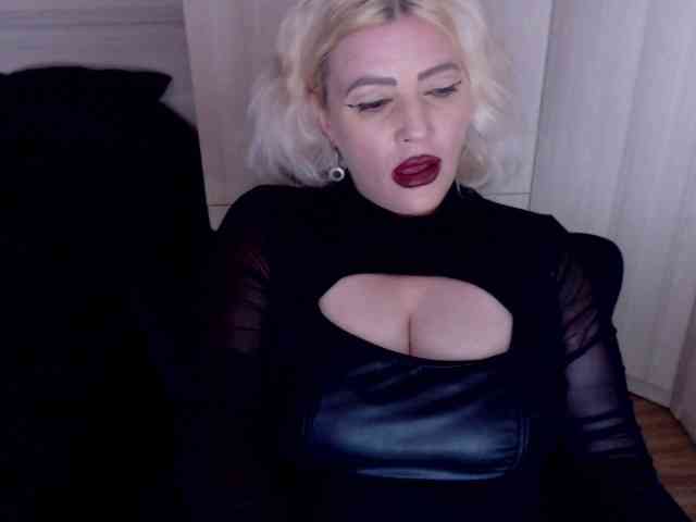 Mistress-Demi webcam