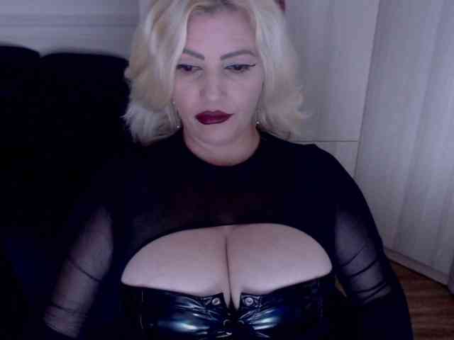 Mistress-Demi webcam
