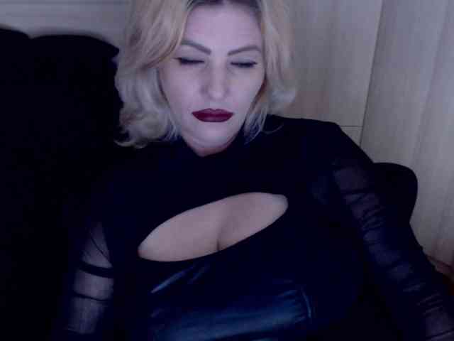 Mistress-Demi webcam