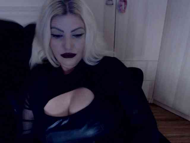 Mistress-Demi webcam