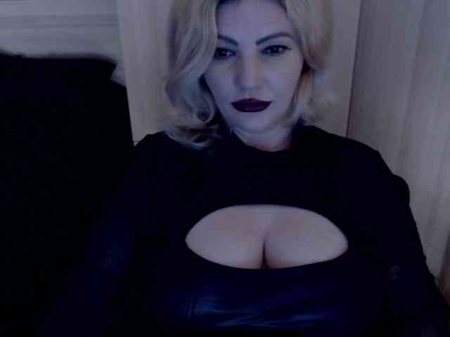 Mistress-Demi webcam