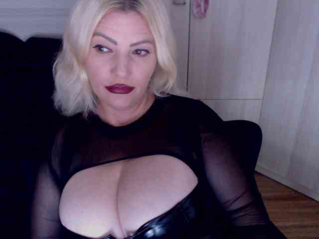 Mistress-Demi webcam