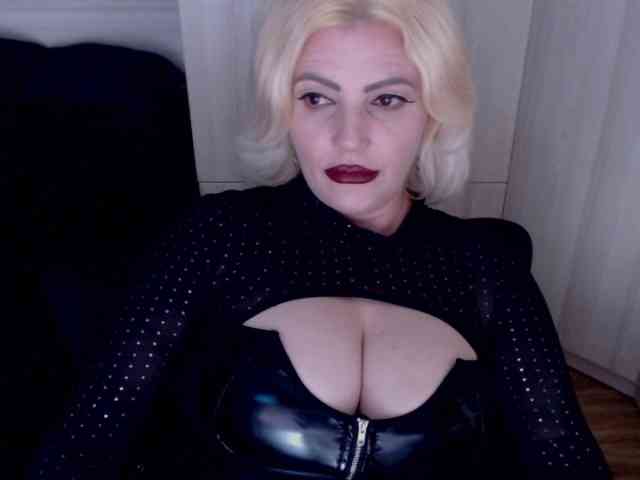 Mistress-Demi webcam