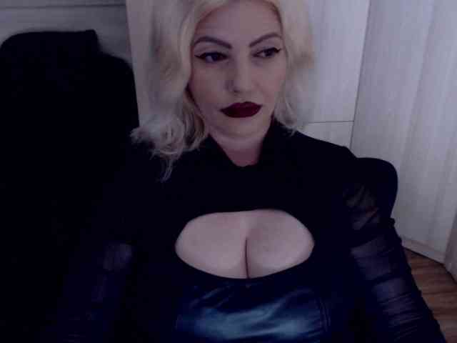 Mistress-Demi webcam