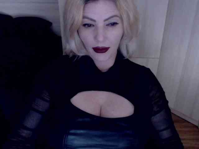 Mistress-Demi webcam