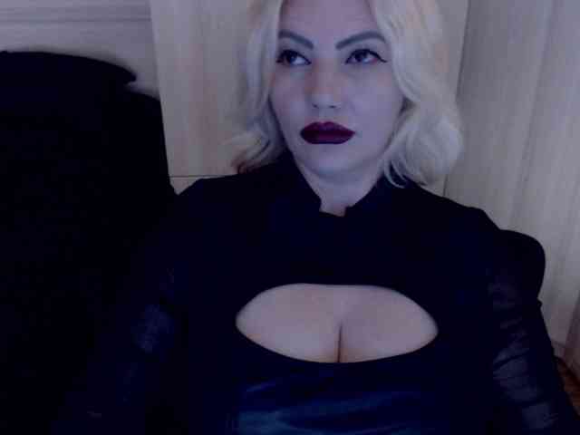 Mistress-Demi webcam