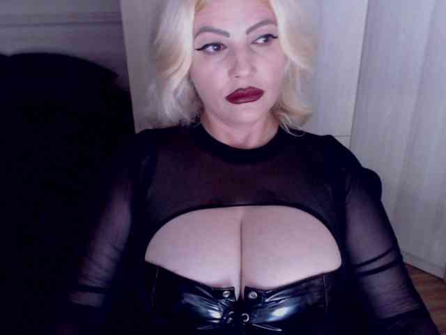Mistress-Demi webcam