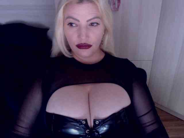 Mistress-Demi webcam