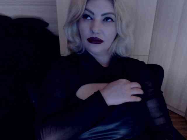 Mistress-Demi webcam